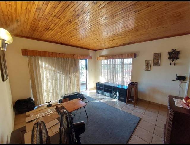 5 BEDROOM HOUSE FOR SALE IN MAGALIESKRUIN